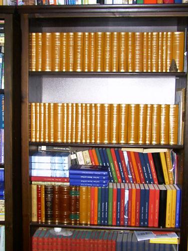 Oben: Die Vance Integral Edition. Unten: Die Bände der Werkedition von Andreas Irle