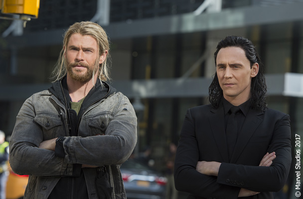 Thor: Ragnarok - (Chris Hemsworth als Thor und Tom Hiddleston als Loki - Photo: Jasin Boland © Marvel Studios 2017