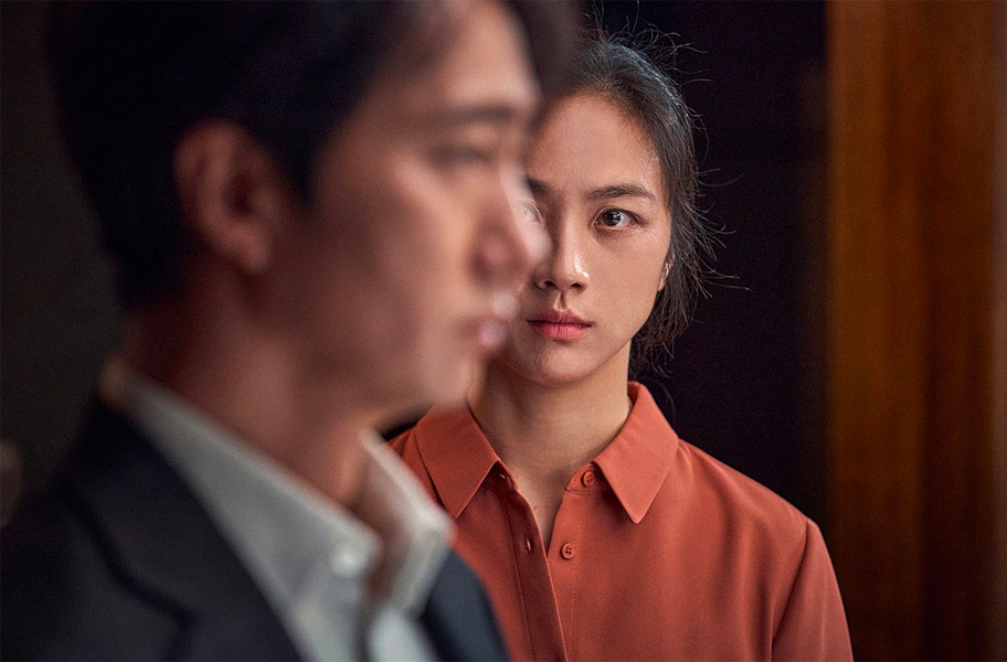 Park Hae-il und Tang Wei Park Chan-wooks Film DECISION TO LEAVE © 2022 CJ ENM Co., Ltd., MOHO FILM. ALL RIGHTS RESERVED