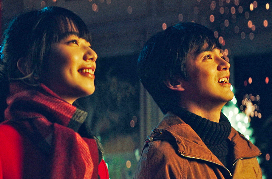 Kento Hayashi und Nana Komatsu im Film PARASITE IN LOVE @ 2021 Kadokawa