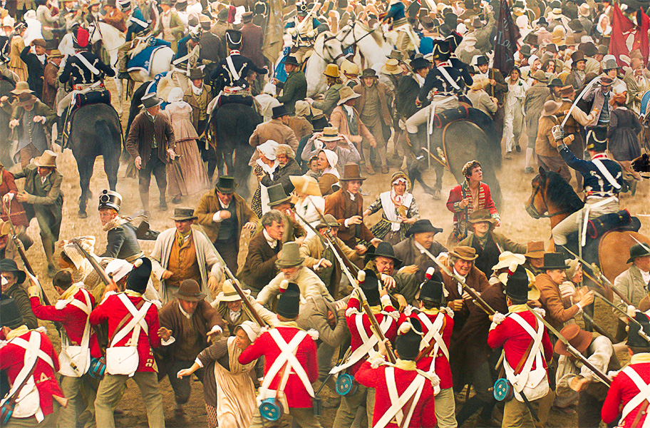 Soldaten gehen 1819 gegen Zivilisten vor - Massenszene aus dem Film PETERLOO © 2018 Cornerstone Films