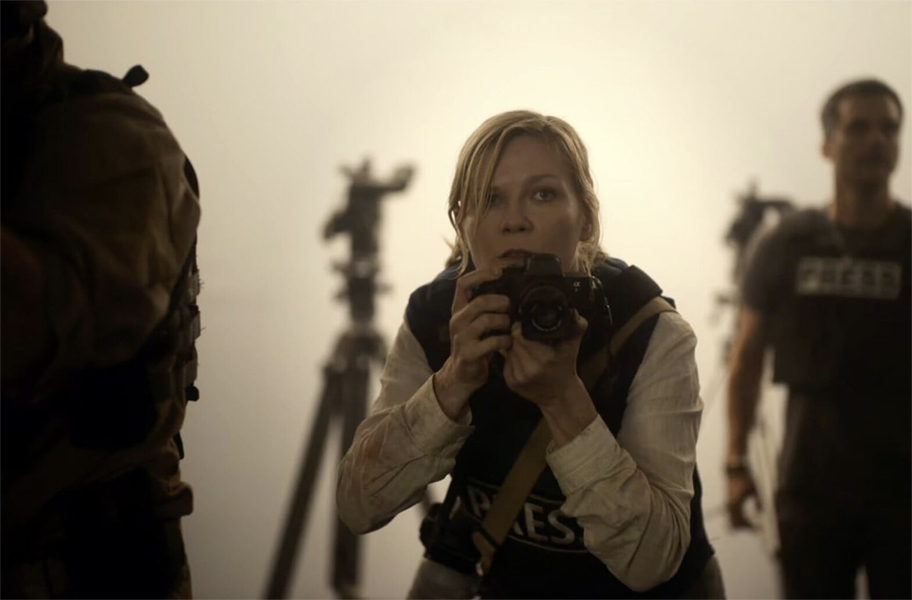 Kirsten Dunst als Kriegsfotografin in Alex Garlands CIVIL WAR © 2024 A24