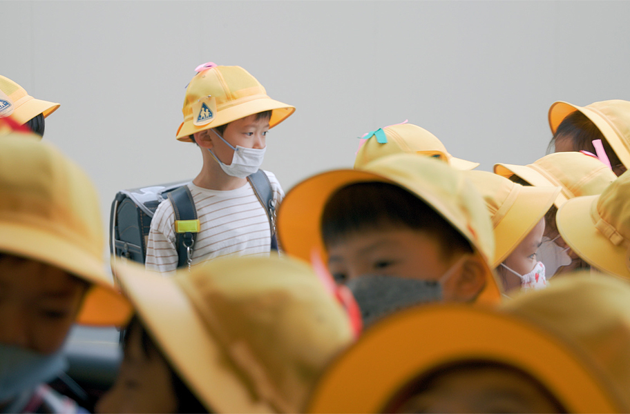 Japanische Grundschulkinder, Szene aus THE MAKING OF A JAPANESE © 2023 CinericCreative