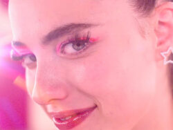 Margaret Qualley in THE SUBSTANCE @ Universal Pictures, Working Title Films, MUBI