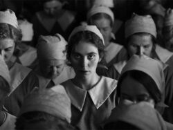 Vic Carmen Sonne in DAS MÄDCHEN MIT DER NADEL © 2024 Mubi