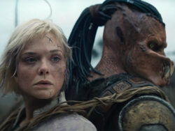 Elle Fanning und Dimitrius Schuster-Koloamatangi (re.) in PREDATOR: BADLANDS © 2025 20th Century Studios