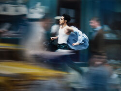 Ein Mann auf der Flucht - Timothee Chalamet als Marty Mauser in MARTY SUPRME © 2025 A24