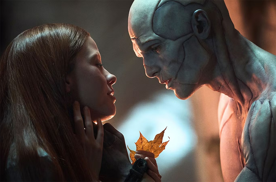 Mia Goth und Jacob Elordi in FRANKENSTEIN © 2025 Double Dare You / Netflix