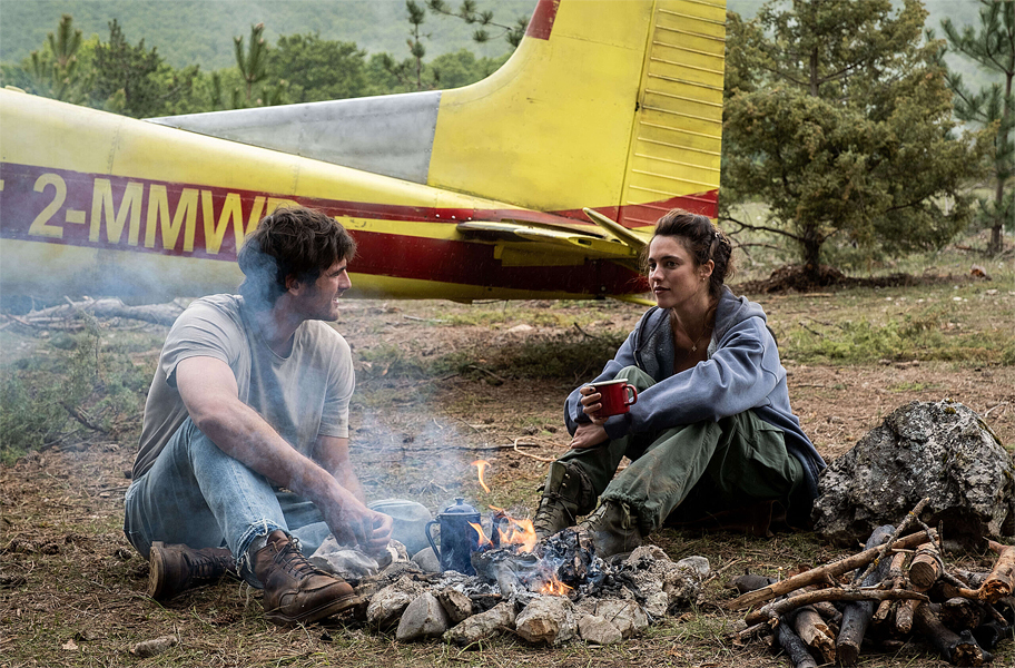 Jacob Elordi und Margaret Qualley in THE DOG STARS © 20th Century Studios/ Scott Free Productions